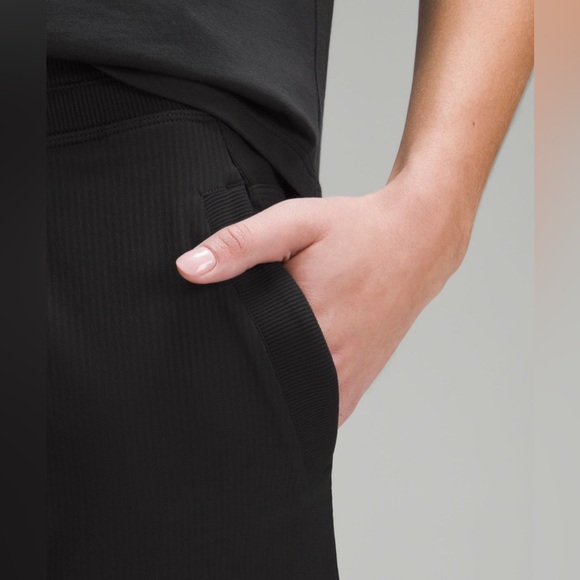 Lululemon Dance Studio Pant - BNWT size 2 - Picture 4 of 6